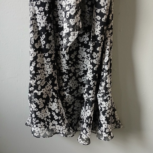 Lauren Ralph Lauren Women's Size 6 Maxi Dress Flutter Sleeve Floral Ruffle Hem - Picture 4 of 16